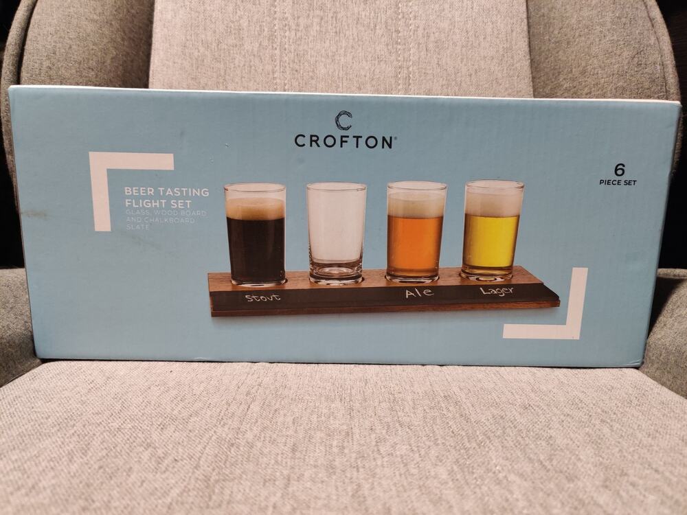 Crofton Beer Tasting Flight Set 4 Glasses w/ Wooden Board & Chalkboard Brand New